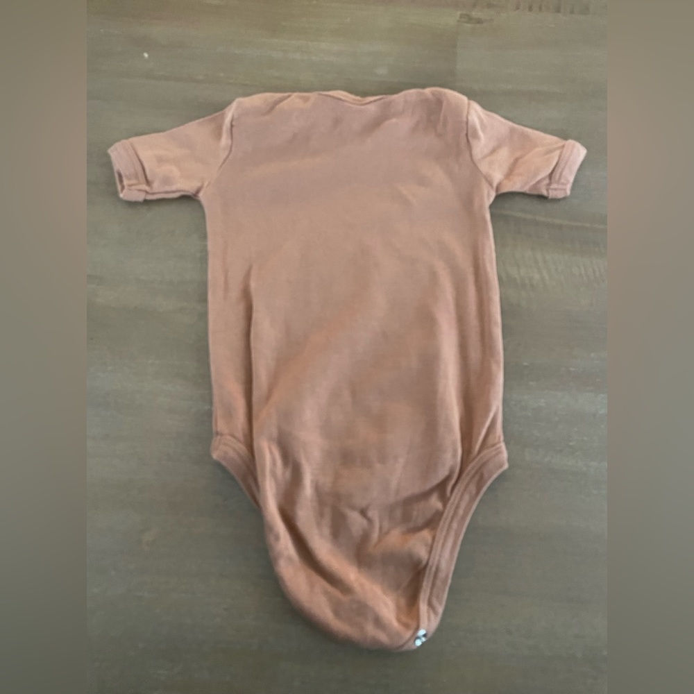 🎀  5 for $30 Kate Quinn Matching Set - Bodysuit, Bow and Bib 3-6M - Picture 2 of 5